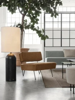 Kleine dimbare vloerlamp Gravity met marmeren voet^GUBI Sale