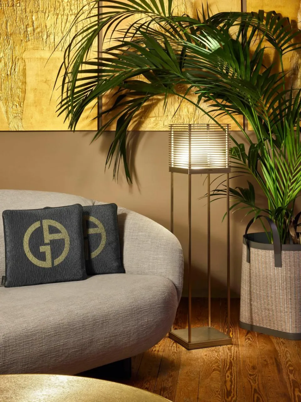 Kleine LED vloerlamp Miya, dimbaar^Armani Casa Clearance