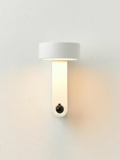 Kleine LED wandlamp Toggle met verstelbare lampenkap^Westwing Online