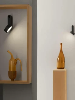 Kleine LED wandlamp Toggle met verstelbare lampenkap^Westwing Hot