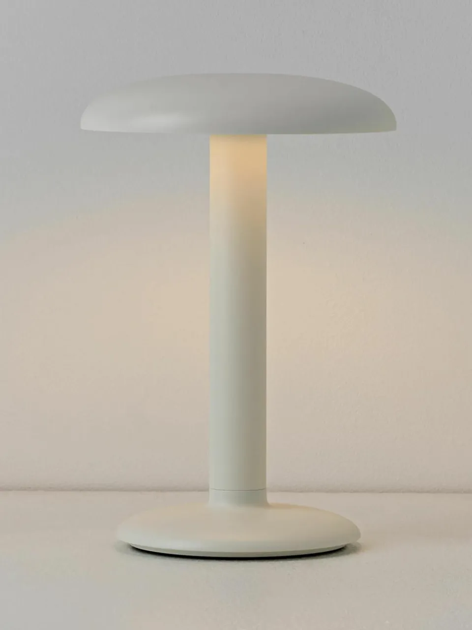 Kleine mobiele LED tafellamp Gustave, dimbaar^Flos Outlet
