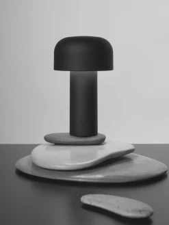 Kleine mobiele LED tafellamp Bellhop, dimbaar^Flos New