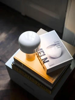 Kleine mobiele LED tafellamp Bellhop, dimbaar^Flos Discount