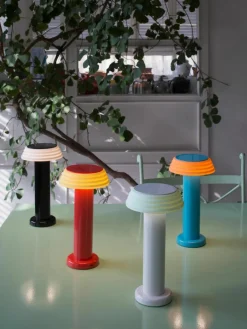 Kleine mobiele LED tafellamp PL1, dimbaar^Sowden Best