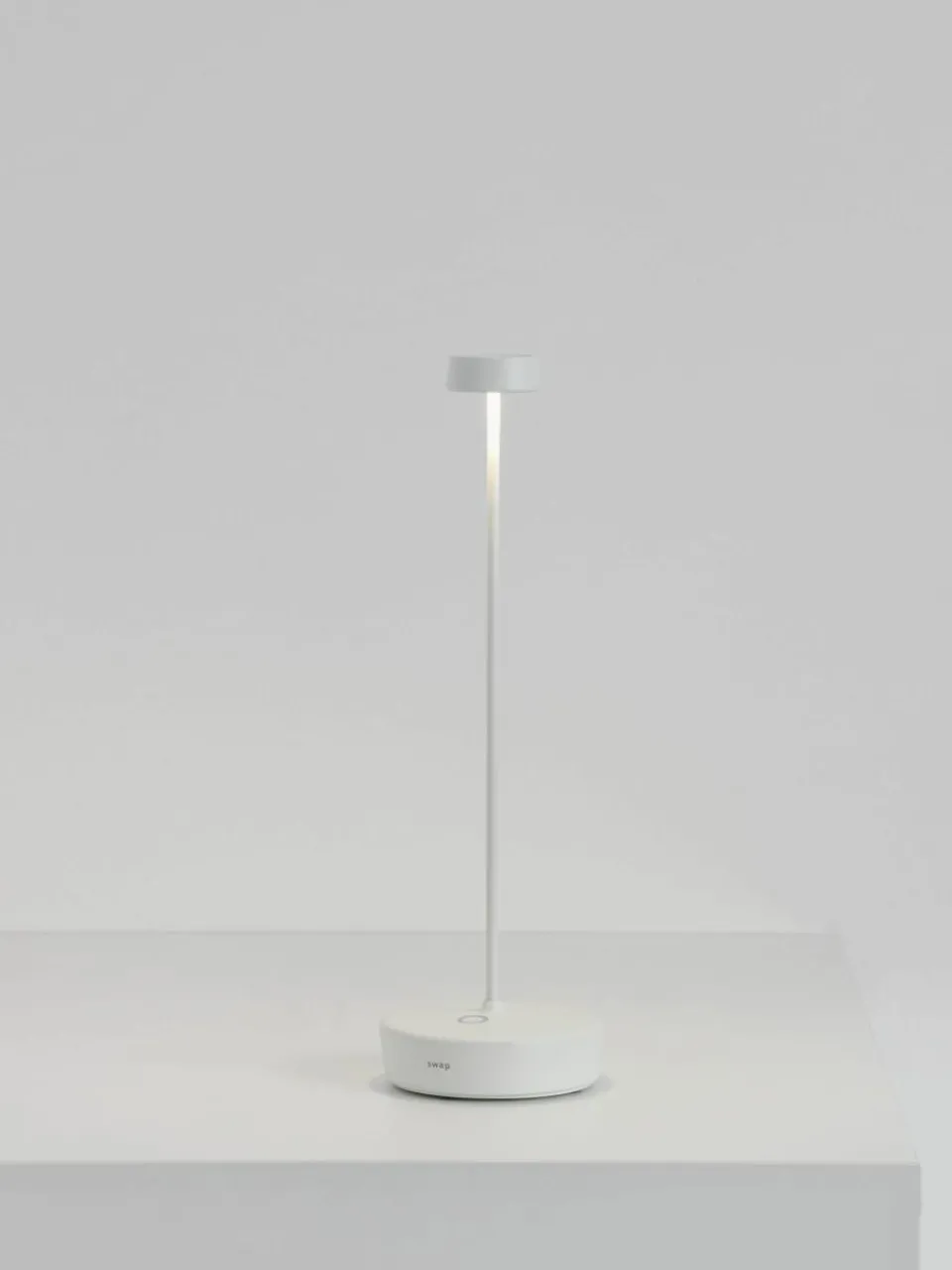 Kleine mobiele LED tafellamp Swap Mini, dimbaar^zafferano Hot
