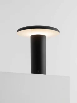 Kleine mobiele LED tafellamp Takku, dimbaar^Artemide Fashion