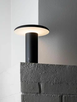 Kleine mobiele LED tafellamp Takku, dimbaar^Artemide Fashion