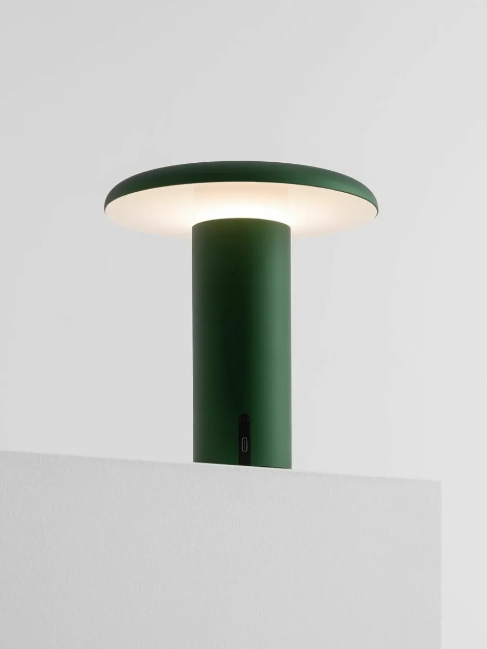 Kleine mobiele LED tafellamp Takku, dimbaar^Artemide Clearance