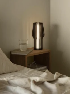 Kleine mobiele LED tafellamp Radiant, dimbaar^Eva Solo Best