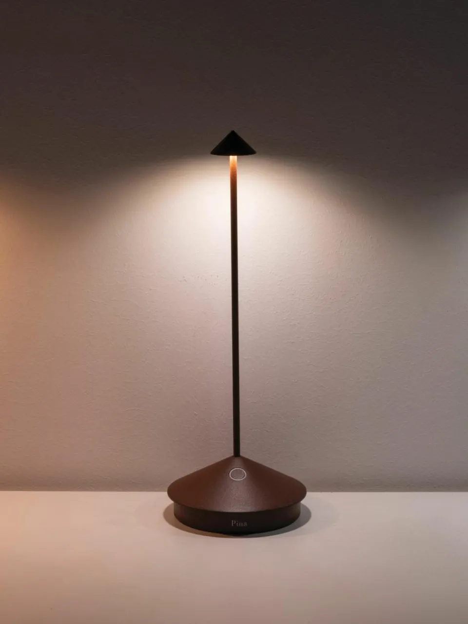 Kleine mobiele LED tafellamp Pina, dimbaar^zafferano Hot