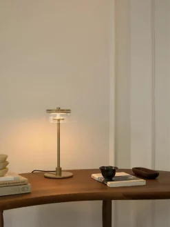 Kleine mondgeblazen LED tafellamp Blossi, dimbaar^Nuura New