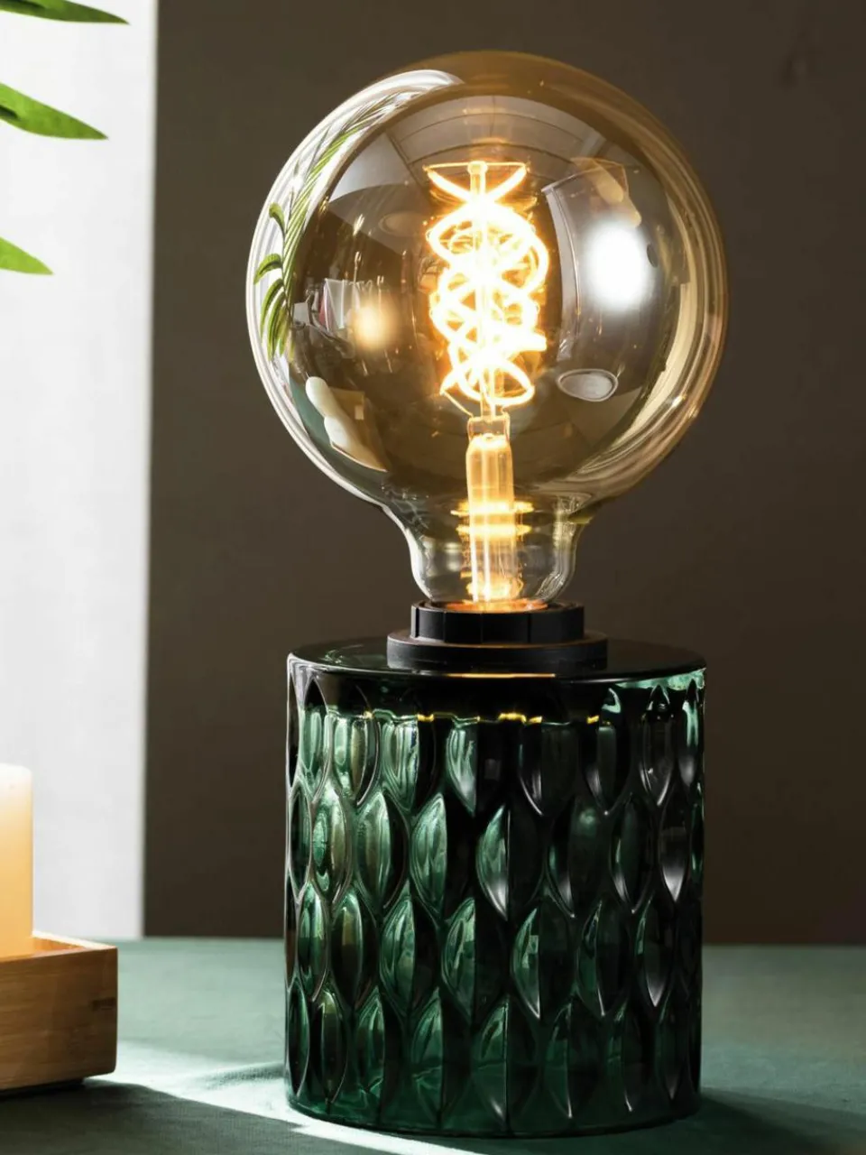 Kleine tafellamp Crystal Magic van groen glas^Westwing Outlet