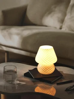 Kleine tafellamp Lareina van opaalglas^Westwing Collection Outlet