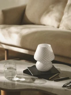 Kleine tafellamp Lareina van opaalglas^Westwing Collection Outlet