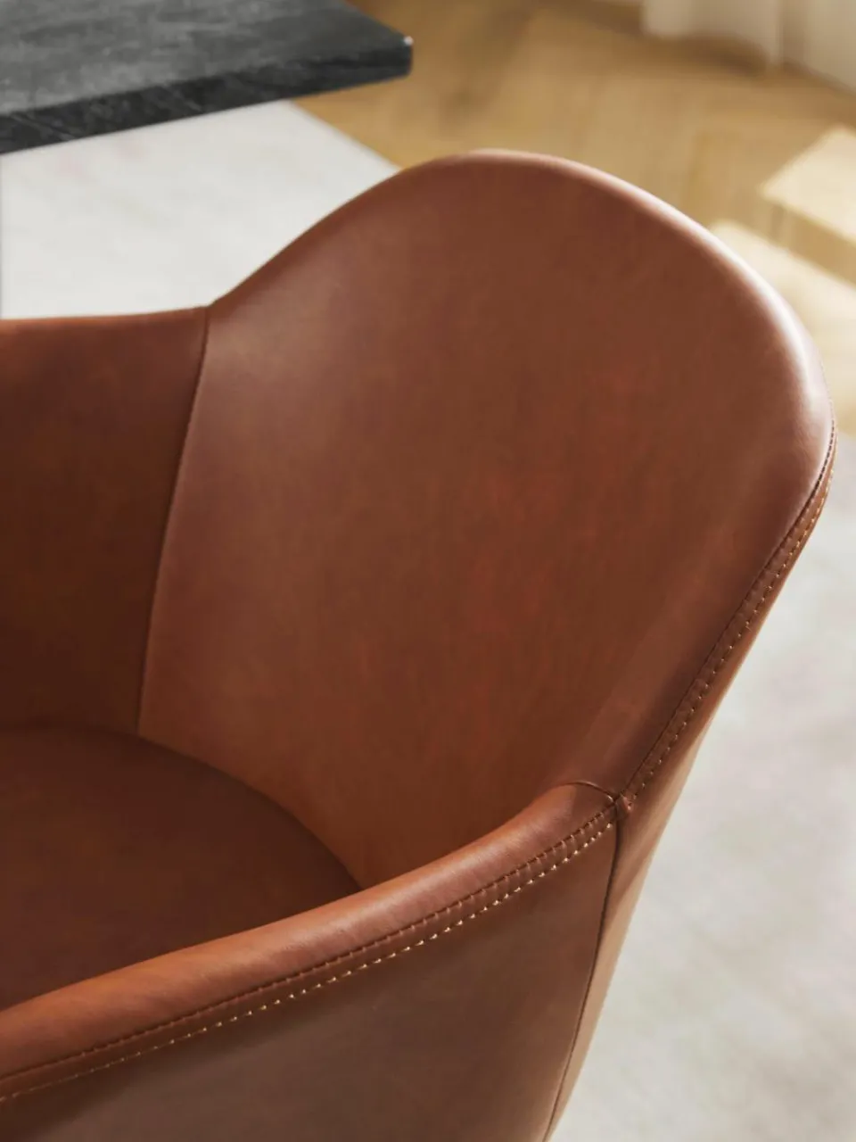 Kunstleren fauteuil Fiji met smalle zitvlak^Westwing Collection Outlet
