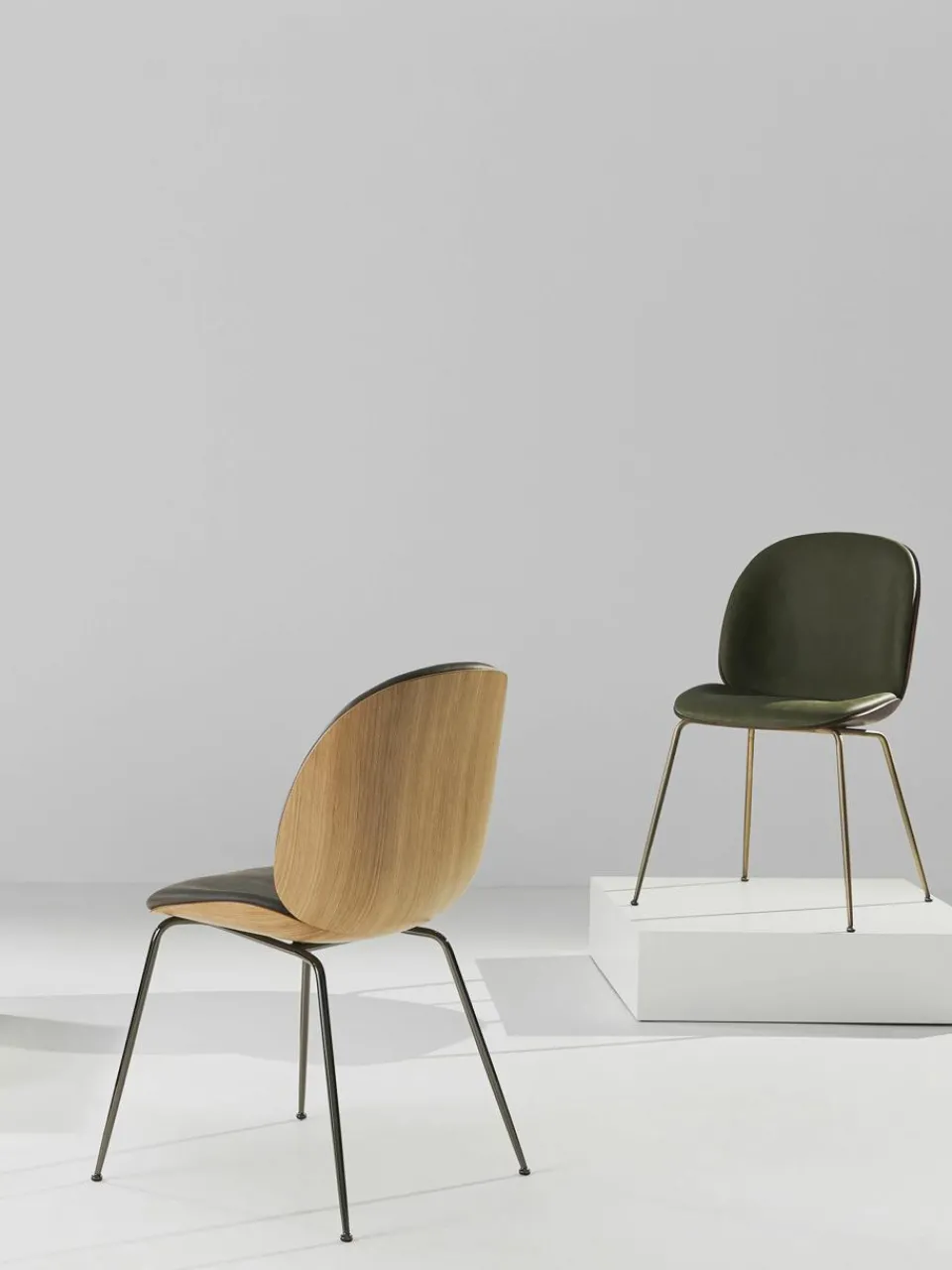 Kunstleren stoel Beetle met zitvlak^GUBI New