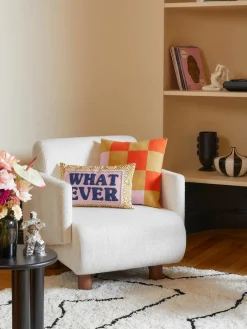 Kussenhoes Whatever met geborduurde tekst^Westwing Collection Hot