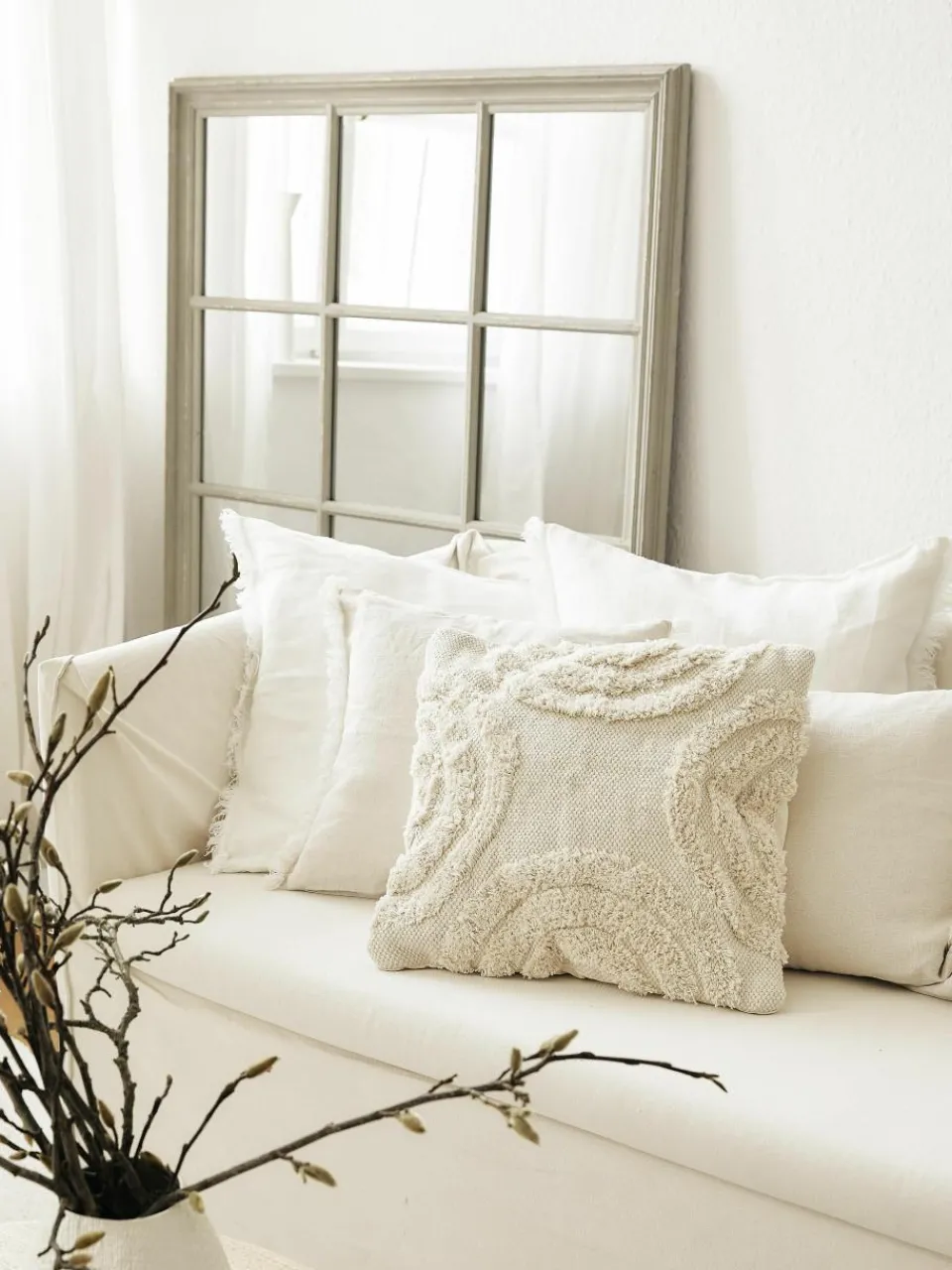 Kussenhoes Yara met getufte decoratie^Westwing Collection New