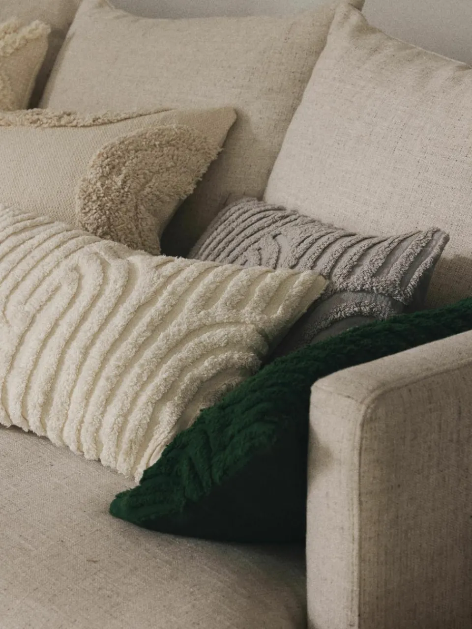 Kussenhoes Yara met getufte decoratie^Westwing Collection New
