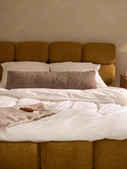 Lang decoratief kussen Dotty van teddy stof^Westwing Collection Sale