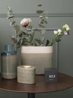 LED wekker Cube met USB-aansluiting^Karlsson Hot