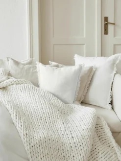 Linnen kussenhoes Luana met franjes^Westwing Collection Hot