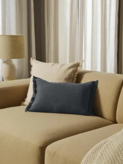Linnen kussenhoes Luana met franjes^Westwing Collection Hot