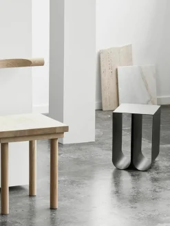 Metalen bijzettafel Curved^Kristina Dam Outlet