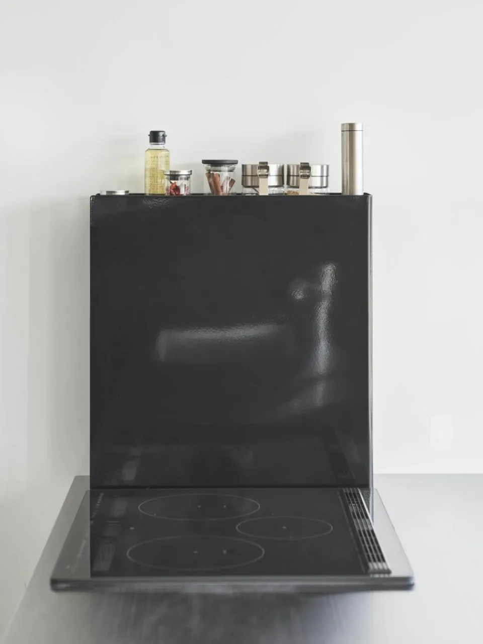 Metalen uittrekbare keukenopbergplank Tower van metaal^Yamazaki Discount