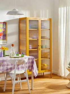 Metalen vitrinekast The Collector met geribbeld glas^Mustard Made Outlet
