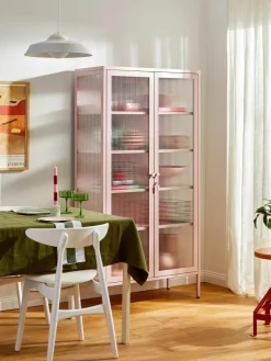 Metalen vitrinekast The Collector met geribbeld glas^Mustard Made Clearance
