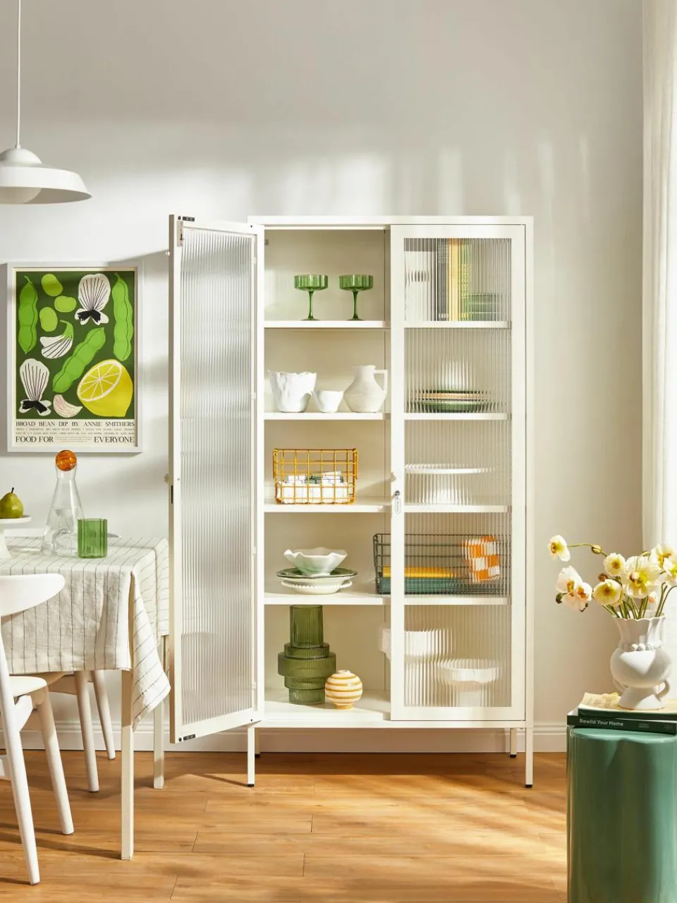 Metalen vitrinekast The Collector met geribbeld glas^Mustard Made Hot