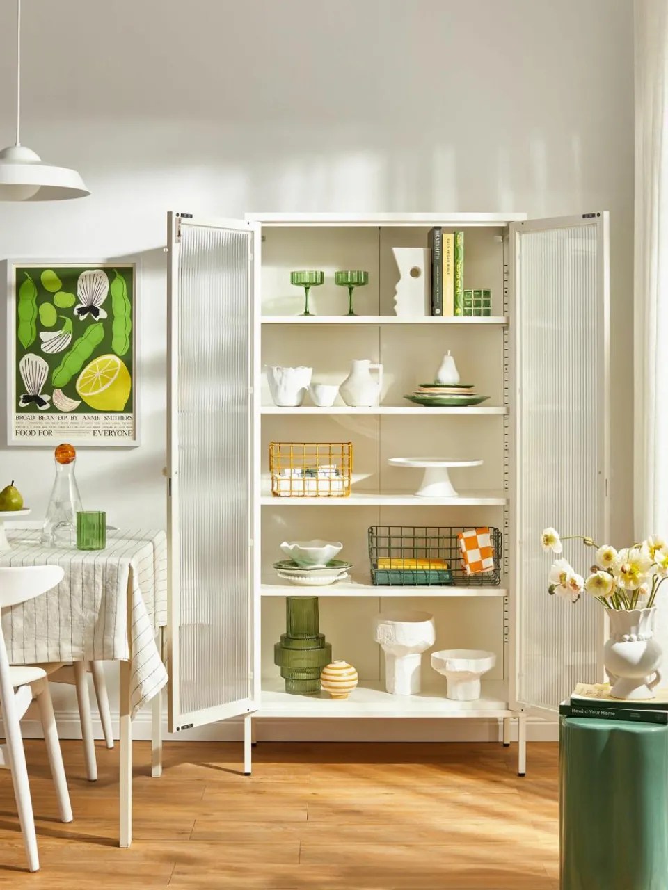 Metalen vitrinekast The Collector met geribbeld glas^Mustard Made Hot