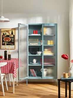Metalen vitrinekast The Collector met geribbeld glas^Mustard Made Sale
