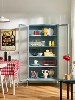 Metalen vitrinekast The Collector met geribbeld glas^Mustard Made Sale