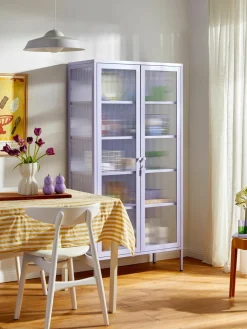 Metalen vitrinekast The Collector met geribbeld glas^Mustard Made Best