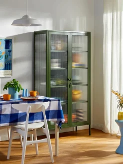 Metalen vitrinekast The Collector met geribbeld glas^Mustard Made Online