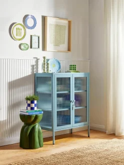 Metalen vitrinekast The Mixer met geribbeld glas^Mustard Made Sale