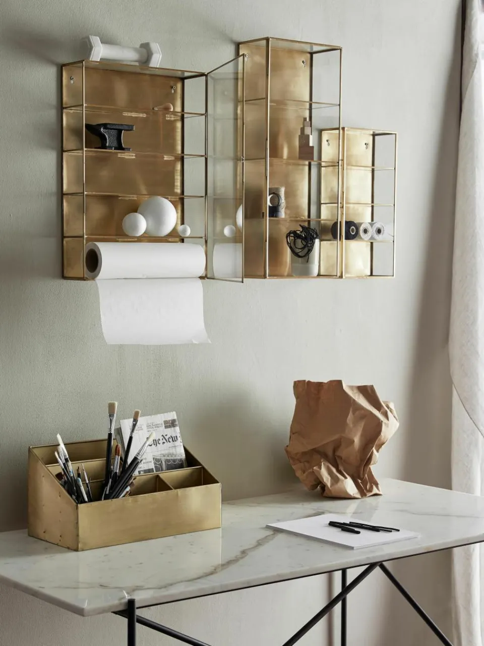 Metalen wandplank Ada met glazen planken en glazen deur^Nordal Sale