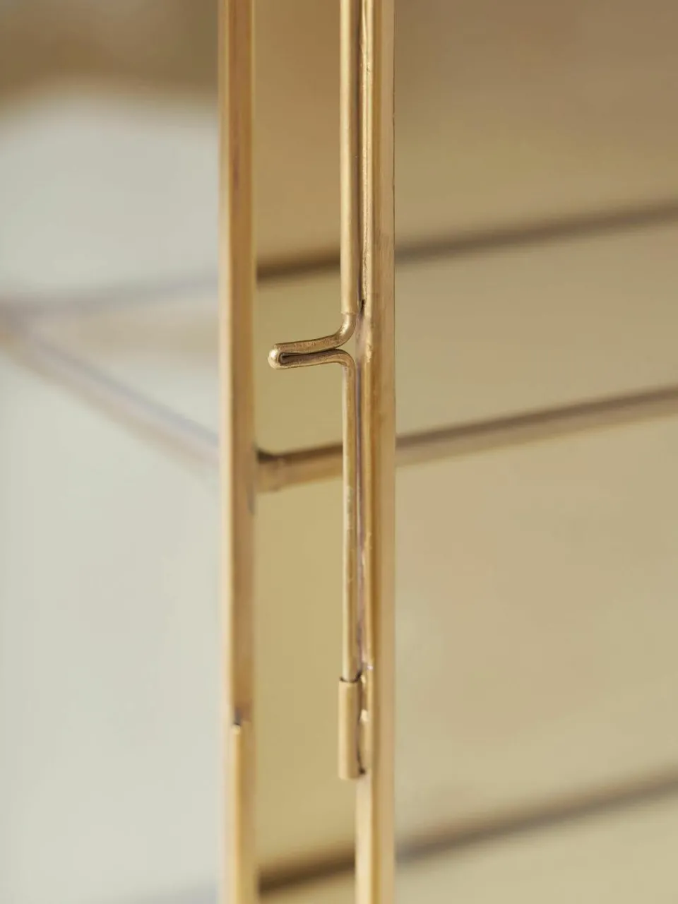 Metalen wandplank Ada met glazen planken en glazen deur^Nordal Sale
