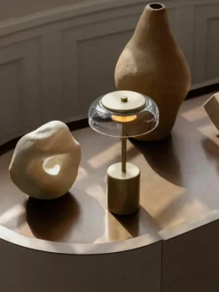 Mobiele kleine LED tafellamp Blossi, dimbaar^Nuura Fashion