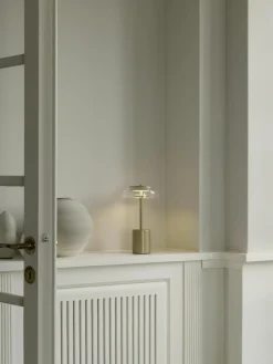 Mobiele kleine LED tafellamp Blossi, dimbaar^Nuura Fashion