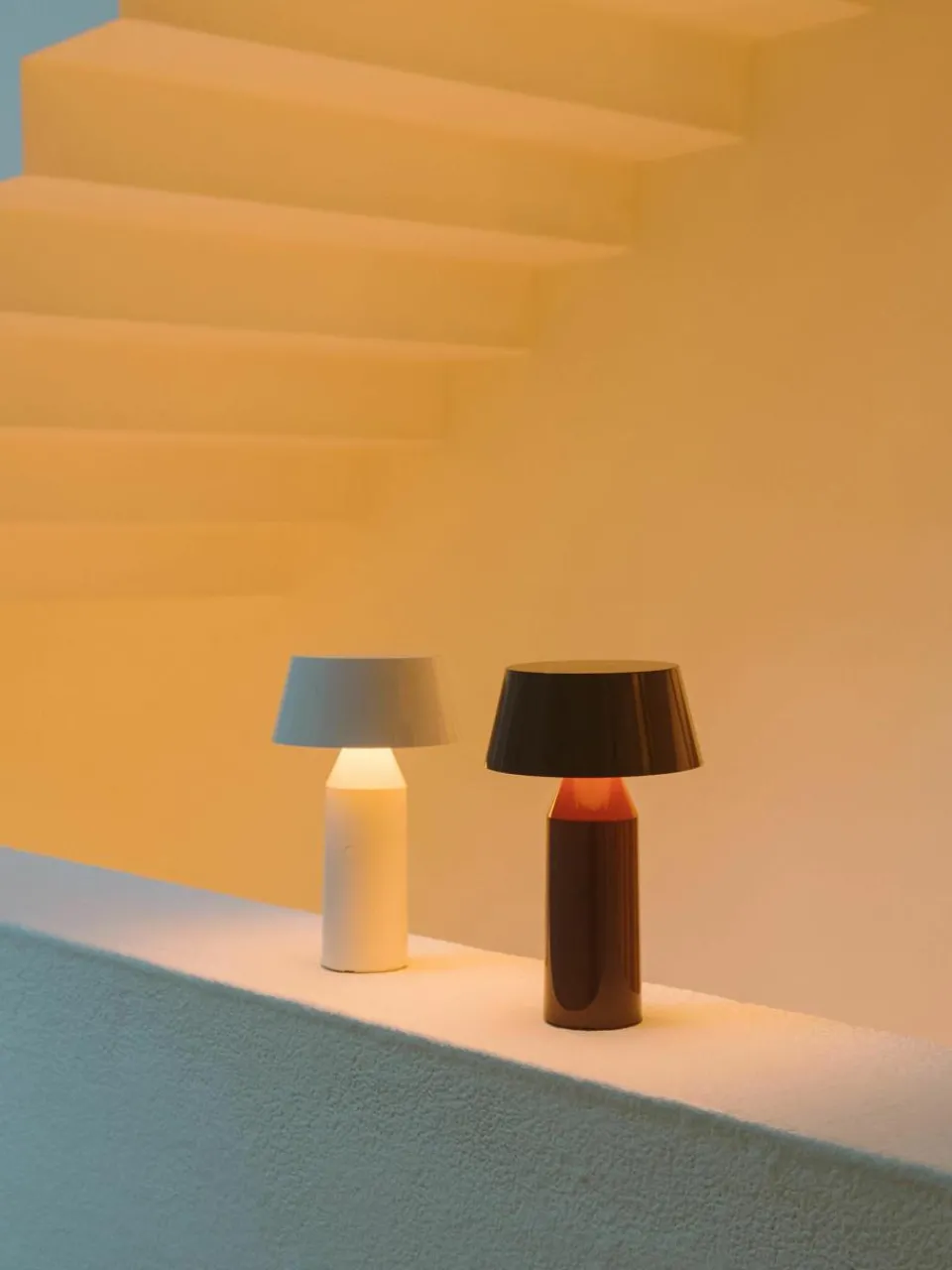 Mobiele LED tafellamp Bicoca met verstelbare lampenkap, dimbaar^Marset Fashion