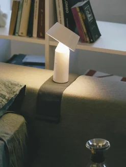Mobiele LED tafellamp Bicoca met verstelbare lampenkap, dimbaar^Marset Fashion