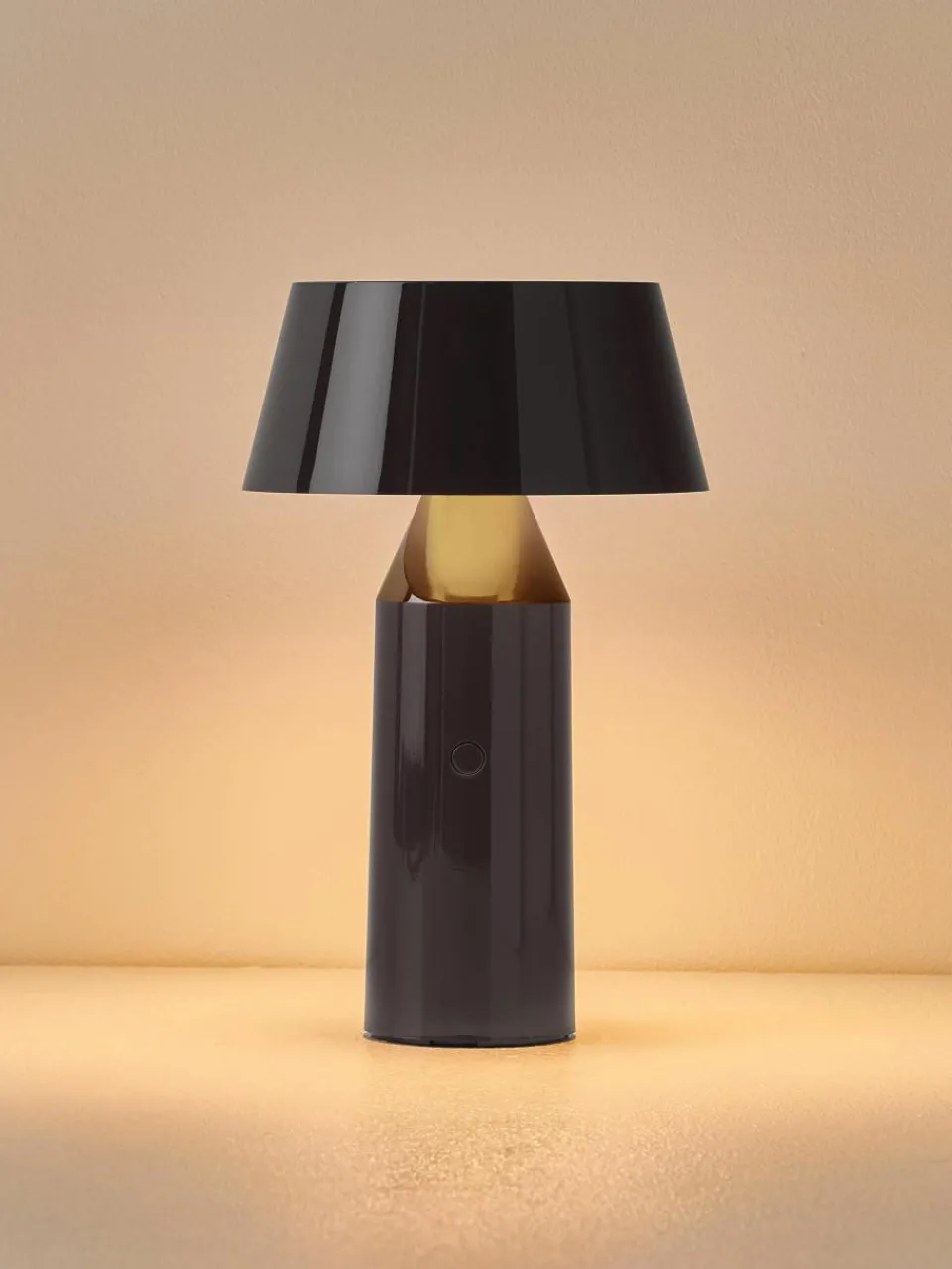 Mobiele LED tafellamp Bicoca met verstelbare lampenkap, dimbaar^Marset Outlet