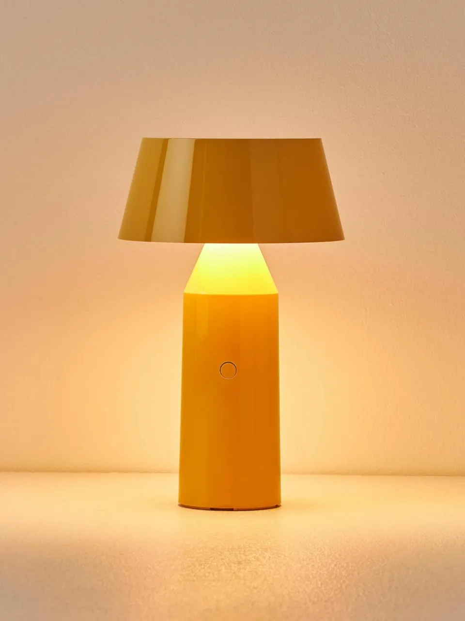 Mobiele LED tafellamp Bicoca met verstelbare lampenkap, dimbaar^Marset Sale