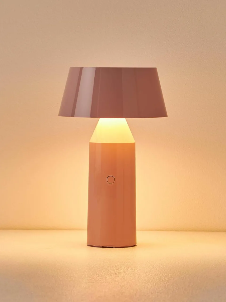 Mobiele LED tafellamp Bicoca met verstelbare lampenkap, dimbaar^Marset New