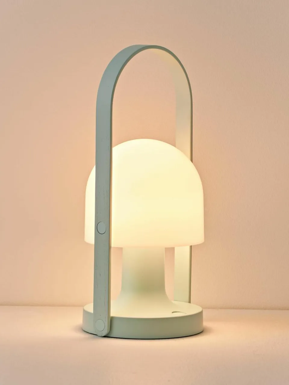 Mobiele LED tafellamp FollowMe met verstelbare lampenkap, dimbaar^Marset Hot