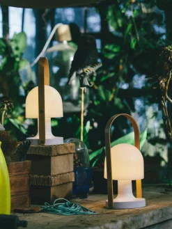 Mobiele LED tafellamp FollowMe met verstelbare lampenkap, dimbaar^Marset Best
