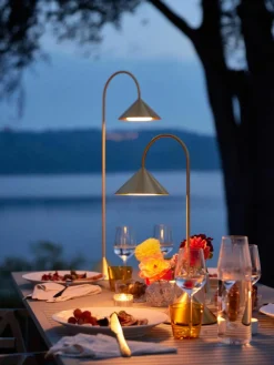 Mobiele outdoor LED tafellamp Grasp, dimbaar^Frandsen Hot